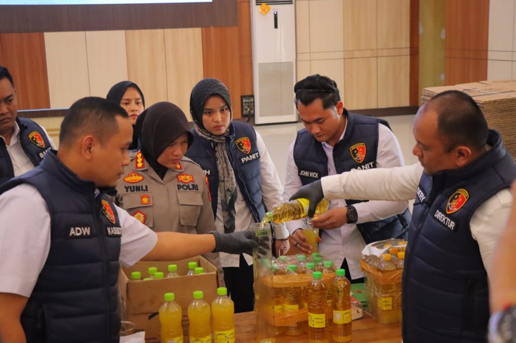 Ditreskrimsus Polda Lampung Sita 1 Ton MinyaKita