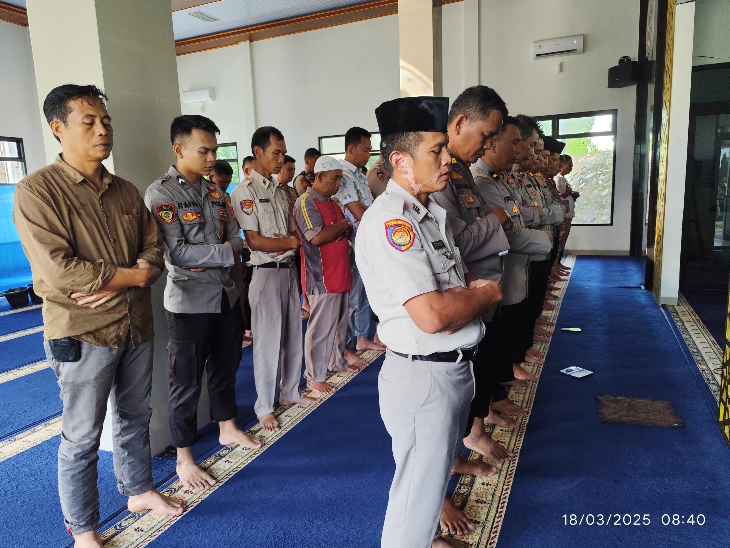 Polres Lampung Utara Gelar Shalat Ghaib
