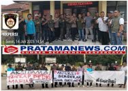 Ketum AKPERSI Pimpin Aksi Depan Polsek Rumpin