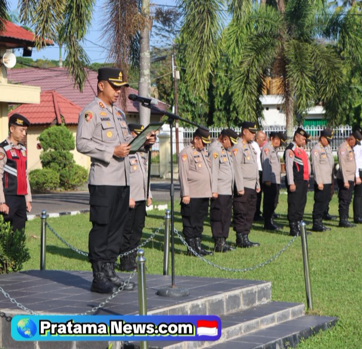 Kapolres Ogan Ilir Tekankan Pelayanan Prima dan Disiplin Personel Saat Pimpin Apel Pagi