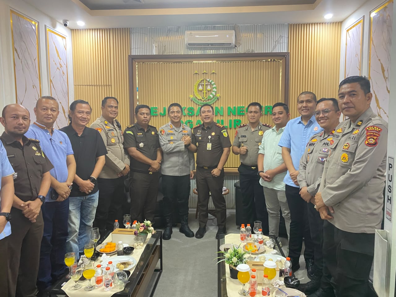 Kapolres Ogan Ilir Pererat Jalinan Silaturahmi dengan Kajari Ogan Ilir, Perkuat Sinergitas Penegakan Hukum