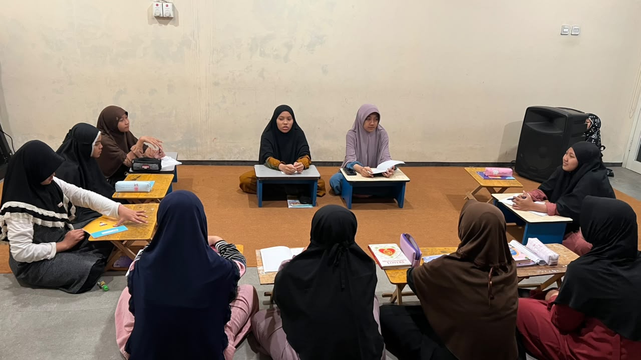 Pondok Prestasi Riyadhul Jannah Sidoarjo Gelar Ujian Presentasi dan Pembinaan Karakter Santriwati Yatim Dhuafa
