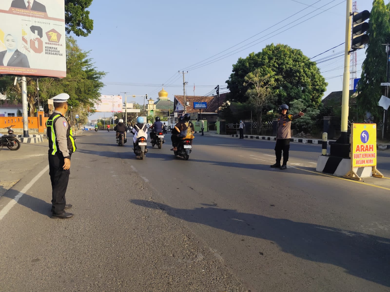 Wakapolres Lampung Utara Cek Personel Pengamanan Rawan Pagi, Pastikan Pelayanan Masyarakat Berjalan Optimal