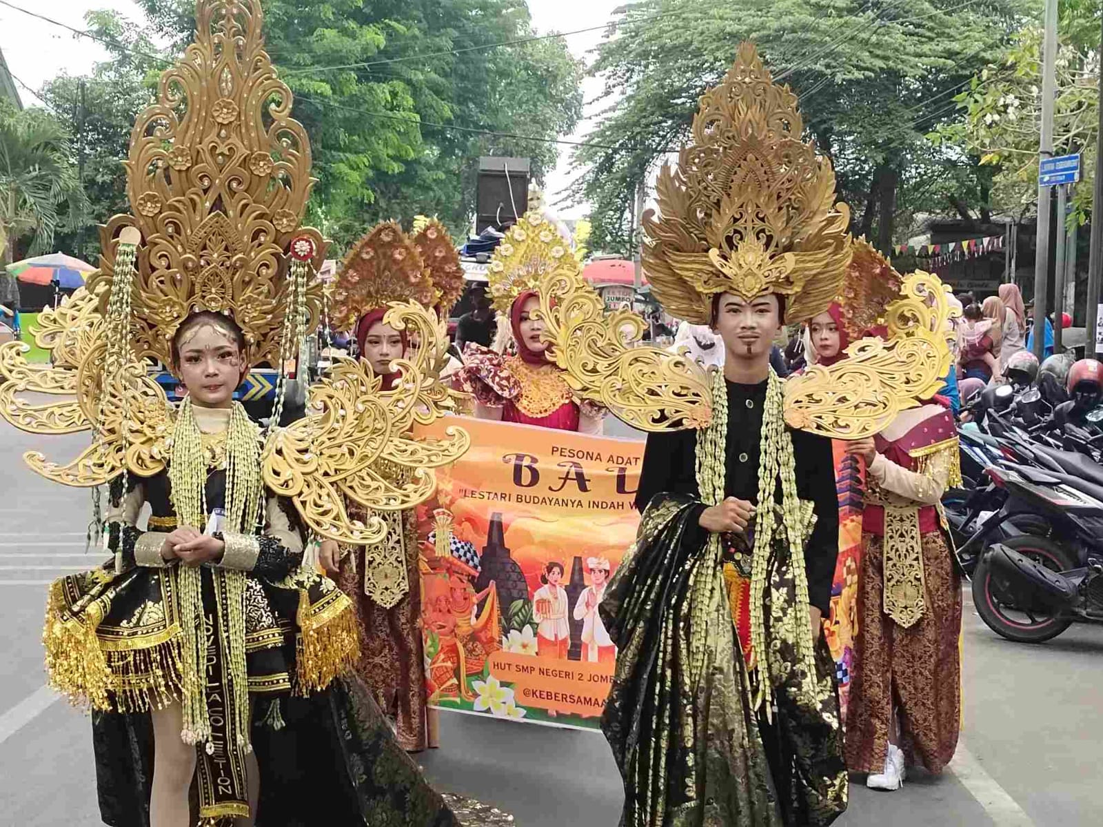 Megah dan Memukau! Pawai Budaya HUT ke-68 SMPN 2 Jombang Curi Perhatian